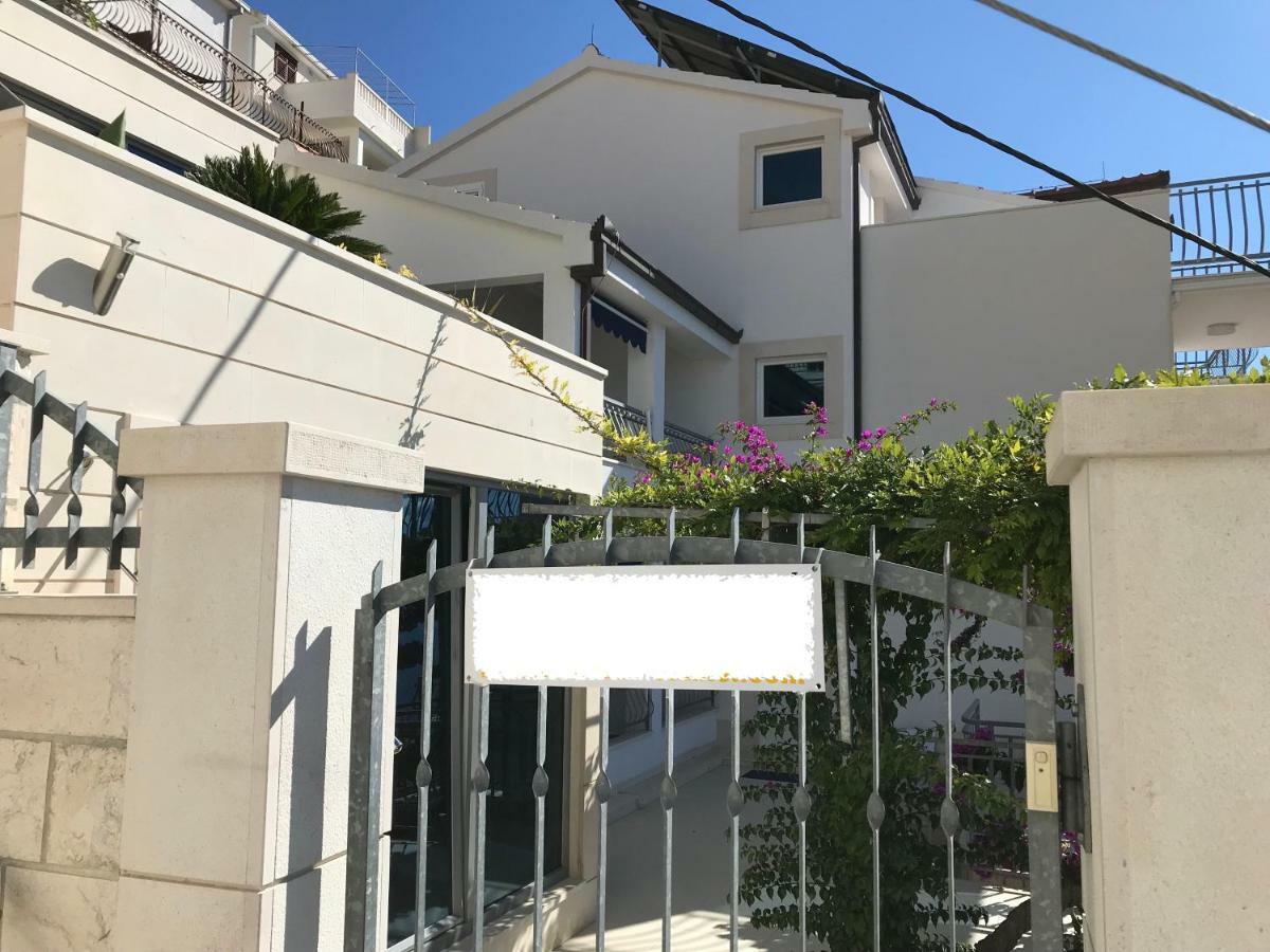 Beach Penthouse Diamond Omiš Buitenkant foto